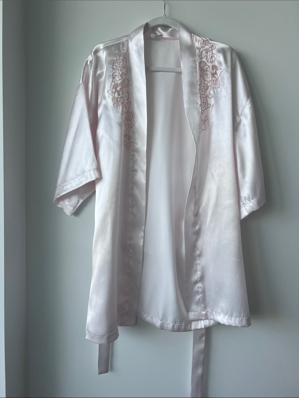 Satin Embroidered Short Kimono Robe - Pale Pink